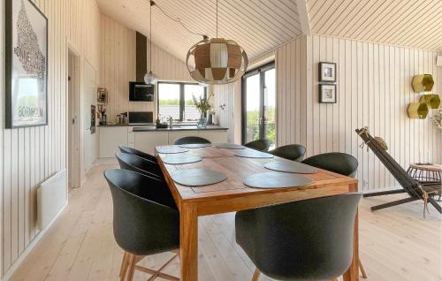 Sømarken House | 3 Bedroom Cozy Home In Aakirkeby
