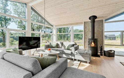Krejbjerg House | 3 Bedroom Cozy Home In Ejstrupholm