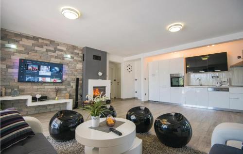 Grubine House | 3 Bedroom Cozy Home In Grubine