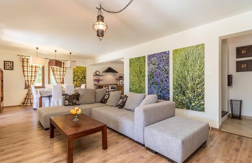 Rab House | 3 bedroom cozy home in Palit