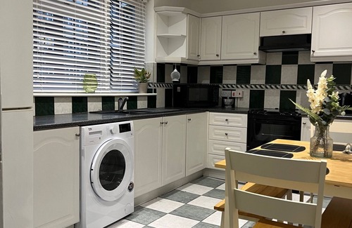Abbey Wood House | 3 Bedroom Cozy House, Borough Of Greenwich, London