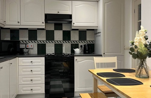 Abbey Wood House | 3 Bedroom Cozy House, Borough Of Greenwich, London
