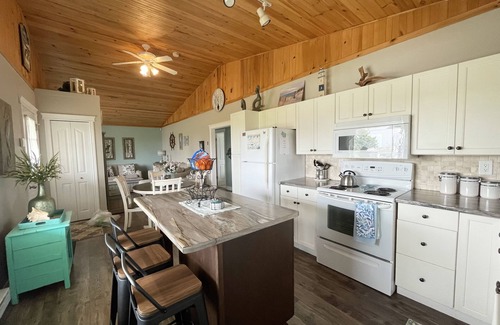 Darnley Cottage | 3 Bedroom Darnley Beach House, Close To Sandy North Shore Beaches