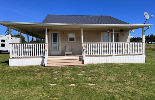 Darnley Cottage | 3 Bedroom Darnley Beach House, Close To Sandy North Shore Beaches