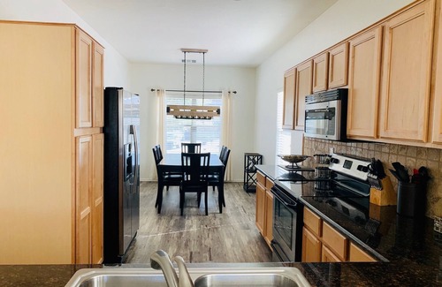 San Tan Valley House | 3 bedroom + den comfortable rancher w/heated pool in Johnson Ranch