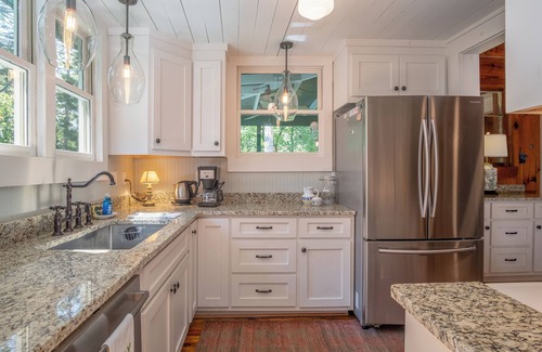 Cedar Mountain Cabin | 3 Bedroom Dog-Friendly Cabin Near Dupont State Forest