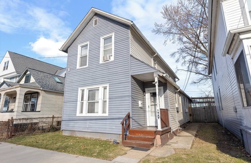 Detroit - Shoreway House | 3-bedroom, dog friendly house in Historical Ohio City!