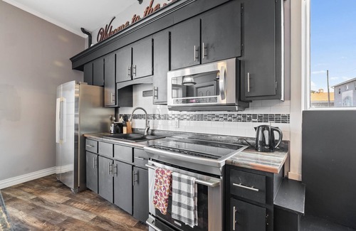 Summerside House | 3 bedroom downtown Summerside directly on the ocean. Sleeps 6 . Walk to town