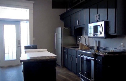 Summerside House | 3 bedroom downtown Summerside directly on the ocean. Sleeps 6 . Walk to town