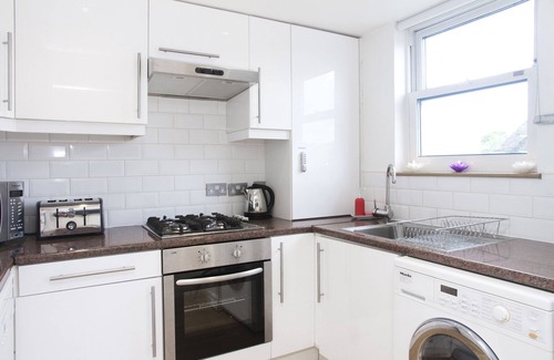 Ravenscourt Park Apartment | 3 Bedroom ensuite Garden Flat in City min to Tube
