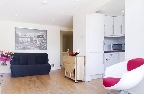 Ravenscourt Park Apartment | 3 Bedroom ensuite Garden Flat in City min to Tube