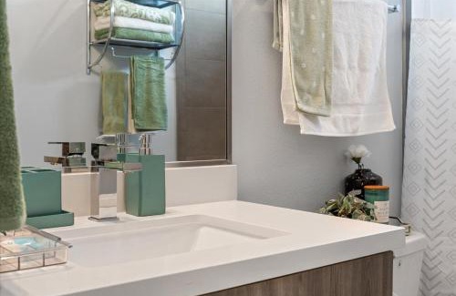 Houston House | 3 Bedroom Exclusive Getaway at Houston Galleria