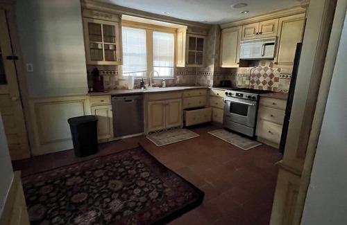 Wappingers Falls Apartment | 3-bedroom family-friendly guesthouse with WiFi, AC in lovely Wappingers Falls