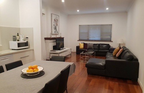 Fremantle House | 3 bedroom family friendly spacious home with parking and WIFI