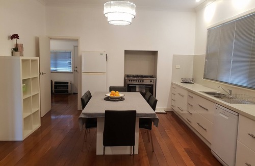 Fremantle House | 3 bedroom family friendly spacious home with parking and WIFI