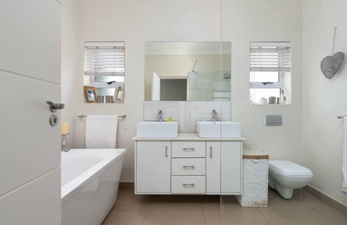 Claremont House | 3-Bedroom Family Home | Uninterrupted Power Supply