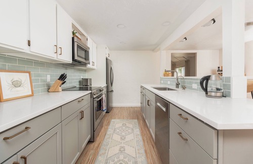Otter Rock House | 3-bedroom Family Surf House steps from the beaches in Otter Rock