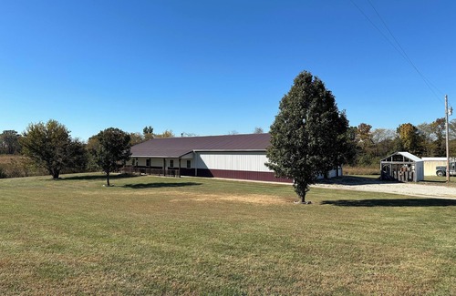 Fairport House | 3-bedroom farmhouse in Pattonsburg. Enjoy your stay
