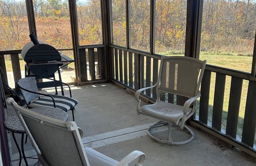 Fairport House | 3-bedroom farmhouse in Pattonsburg. Enjoy your stay