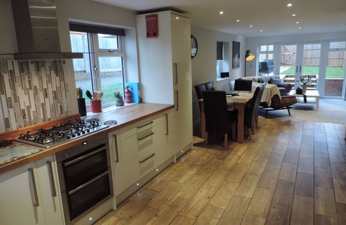 Rushmoor District House | 3 Bedroom Farnborough Airport Accommodation