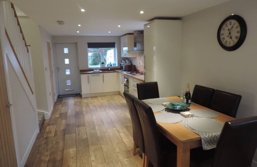 Rushmoor District House | 3 Bedroom Farnborough Airport Accommodation