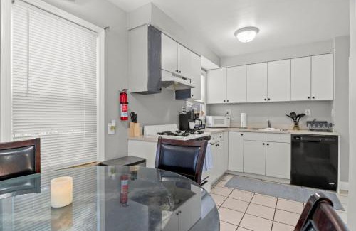 Lincoln Park House | 3 Bedroom Fenced Backyard Pets Welcome Sleeps 6