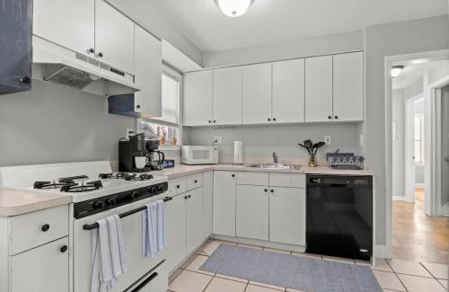 Lincoln Park House | 3 Bedroom Fenced Backyard Pets Welcome Sleeps 6