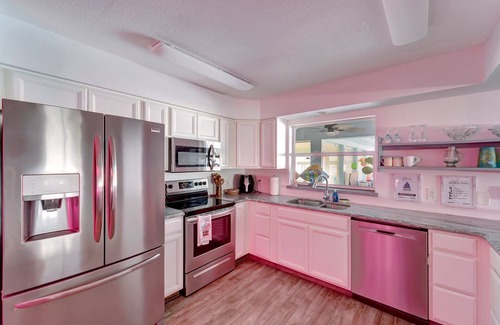 Grove City House | 3-bedroom Flamingo Retreat Heated Pool Beach