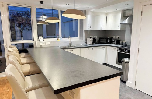 Holloway Apartment | 3 Bedroom flat with private terrace & Free Wi-Fi in Holloway near Finsbury Park