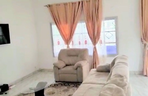 Limbe House | 3 Bedroom Fully Furnished gated Guest House