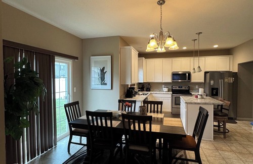 Avon House | 3 - Bedroom Furnished Beautiful House Near Indy Airport