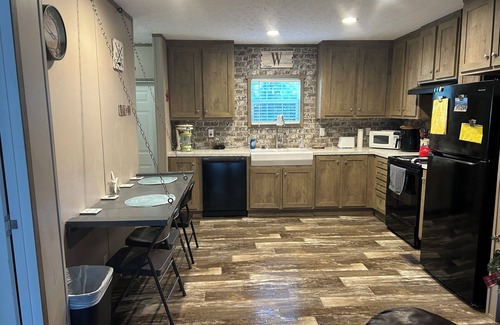 Cedar Point House | 3 bedroom getaway just 5 mins from the beach