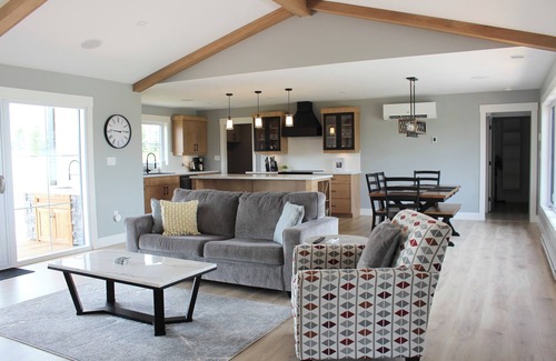 Granville House | 3 Bedroom Granville On The Water Home, Minutes To Golf and Beaches