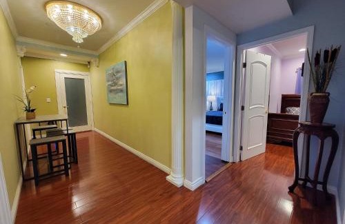 Pico - Robertson Apartment | 3 bedroom guest suite first floor unit with nice patio area right next to the MrC Hotel 10 minutes from Rodeo Drive Washer Dryer WIFI and more