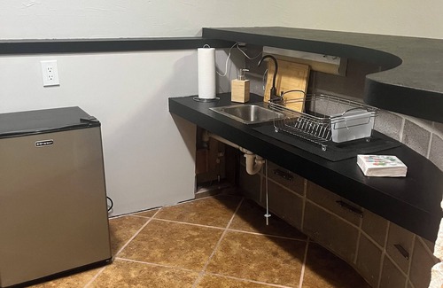 Upper Rattlesnake House | 3-bedroom Guest Suite with Hot Tub in a serene neighborhood