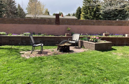 Upper Rattlesnake House | 3-bedroom Guest Suite with Hot Tub in a serene neighborhood