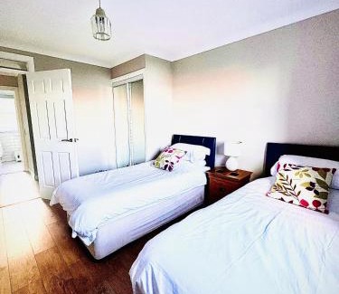South Queensferry Apartment | 3 Bedroom harbourside apartment, Queensferry, 10 miles from Edinburgh