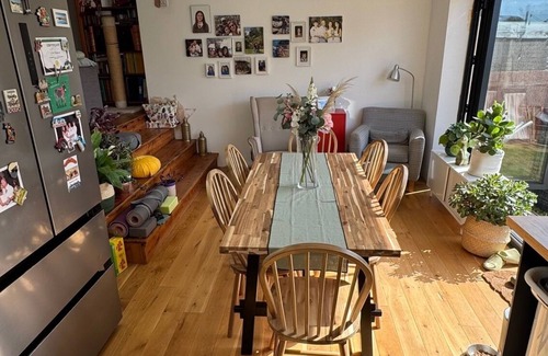 Hove House | 3 Bedroom Home at Hove with Garden & Cats