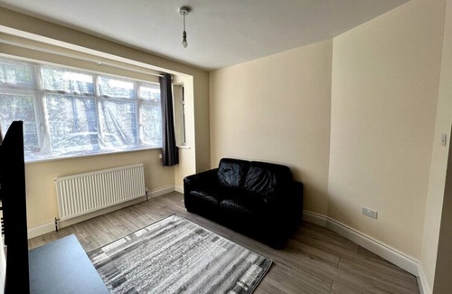 Broad Green House | 3 Bedroom Holiday Home with good transport