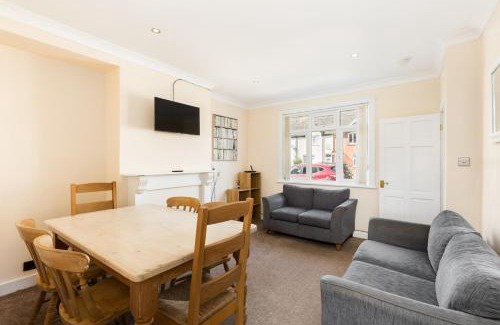 Frampton on Severn House | 3-Bedroom Home in Stratford