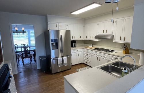 Forest Hills House | 3-bedroom home, 2 miles from the Augusta National's Masters w/Chipping Green