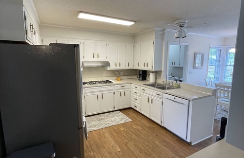 Forest Hills House | 3-bedroom home, 2 miles from the Augusta National's Masters w/Chipping Green