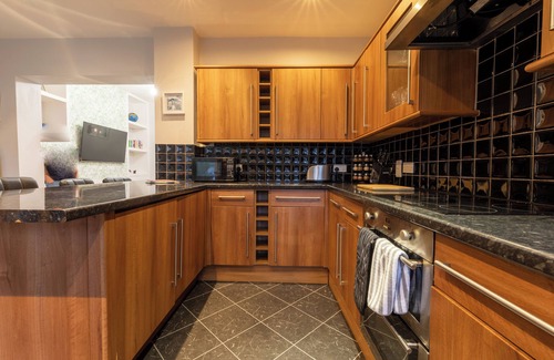 Cribbs Causeway House | 3 Bedroom Home and Garden