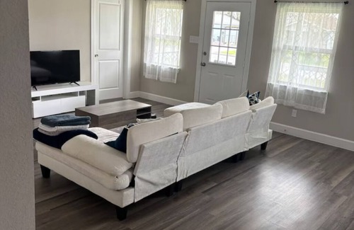 Clute House | 3-Bedroom Home Away From Home