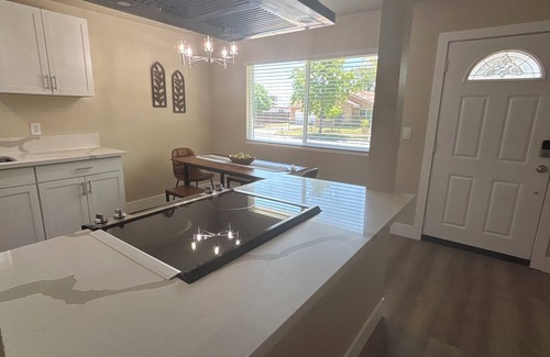 Raisin House | 3-bedroom home close to Airport. Beutifully decorated.