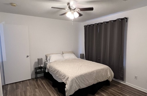 FM 1960 House | 3 bedroom home close to downtown Houston, IAH, woodlands.