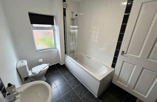 Crewe House | 3 Bedroom Home From Home, Crewe