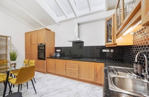 Queen's Gate House | 3-Bedroom Home Near Hyde Park
