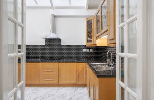 Queen's Gate House | 3-Bedroom Home Near Hyde Park