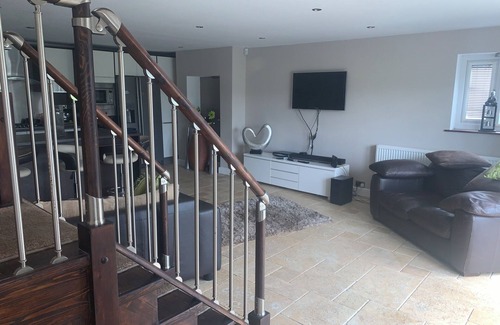 Nantgarw House | 3 bedroom home in the heart of Welsh Village.